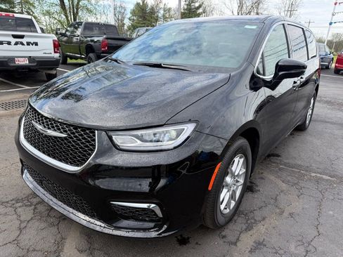 New 2026 Chrysler Pacifica Select image 7