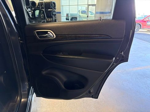 Used 2013 Jeep Grand Cherokee Laredo AWD/4WD image 26