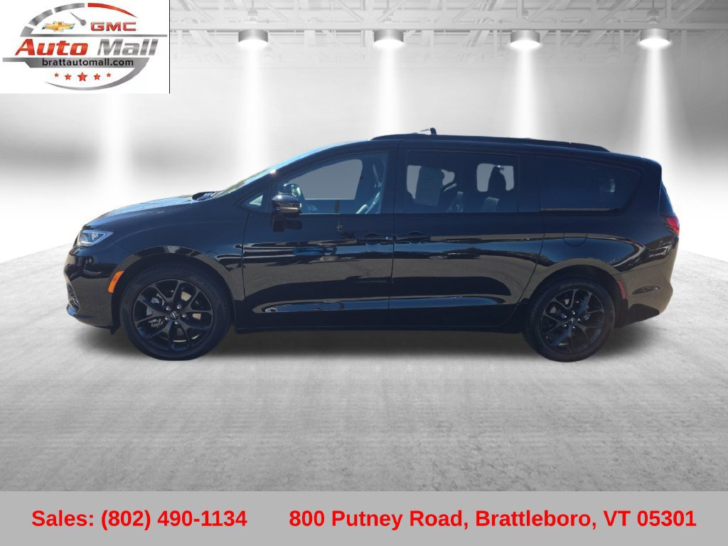 Used 2024 Chrysler Pacifica Limited w/ S Appearance Package AWD/4WD image 2