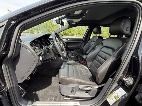 Used 2019 Volkswagen GTI SE image 9