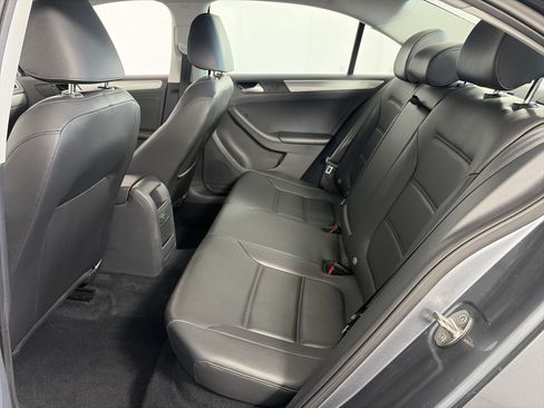 Used 2017 Volkswagen Jetta SE FWD image 7