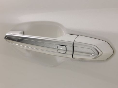 Used 2018 Cadillac XT5 FWD image 18