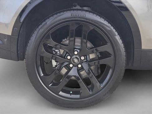 Certified 2025 Land Rover Discovery Sport Dynamic SE image 24