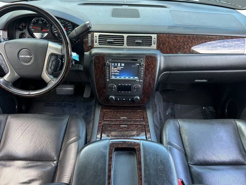 Used 2014 GMC Yukon XL Denali image 17