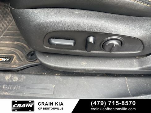 Used 2019 GMC Terrain SLT w/ Preferred Package image 17