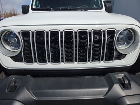 Used 2024 Jeep Wrangler Sahara AWD/4WD image 14