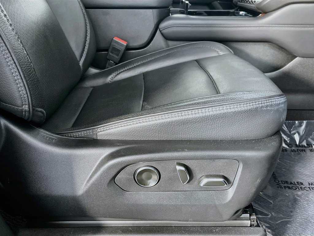 Used 2025 GMC Yukon Denali AWD/4WD image 33