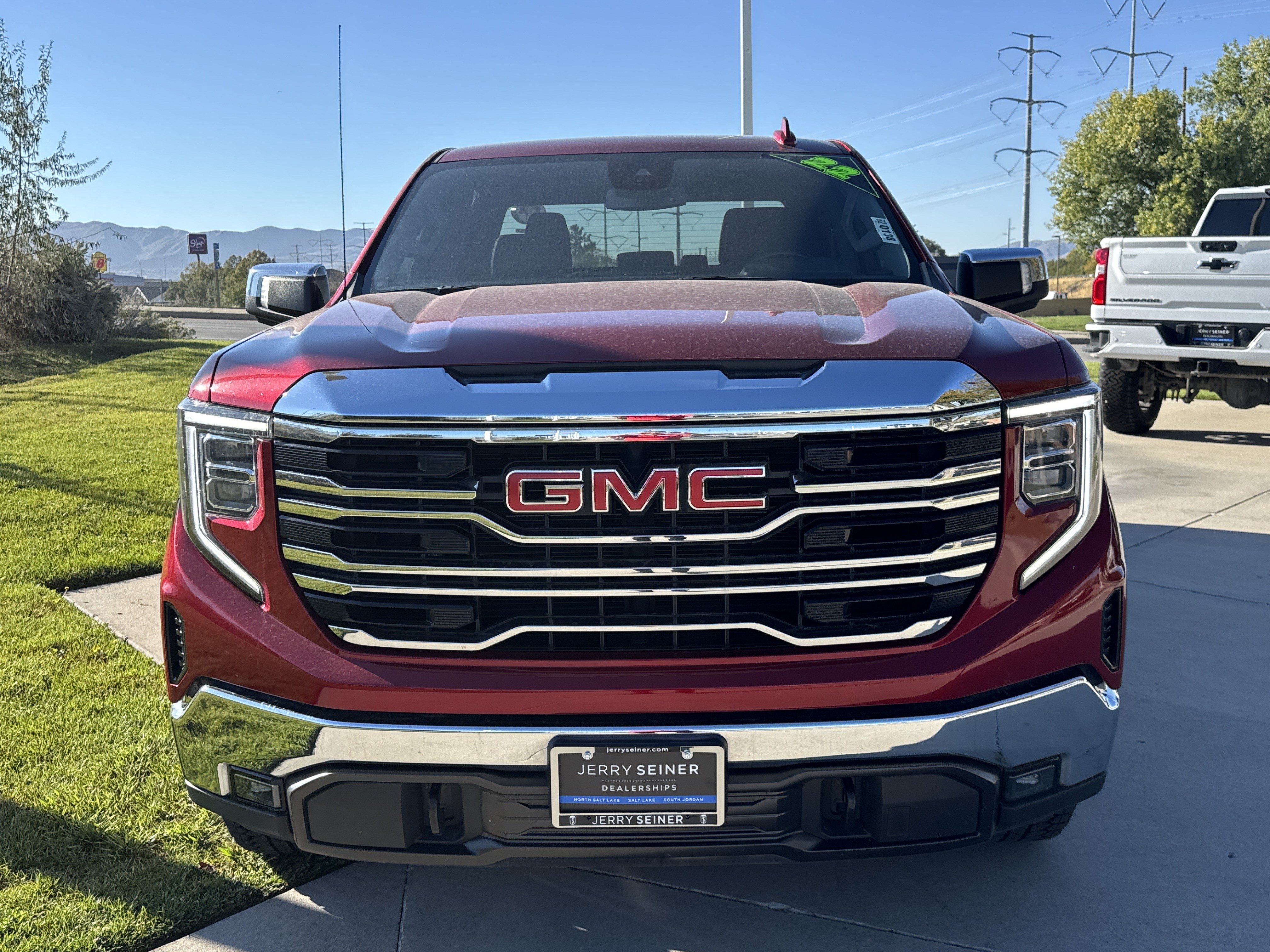 Used 2022 GMC Sierra 1500 SLT w/ SLT Convenience Package AWD/4WD image 8