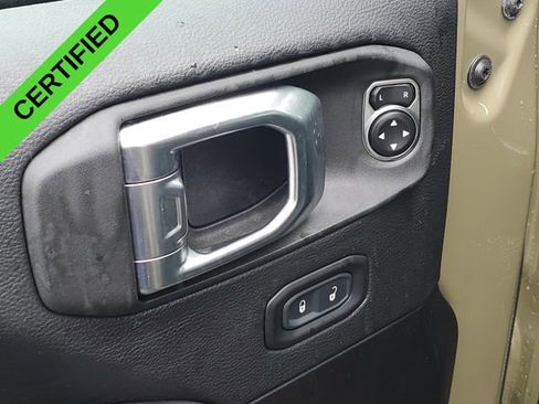 Used 2025 Jeep Gladiator Sport w/ Premium Package AWD/4WD image 23