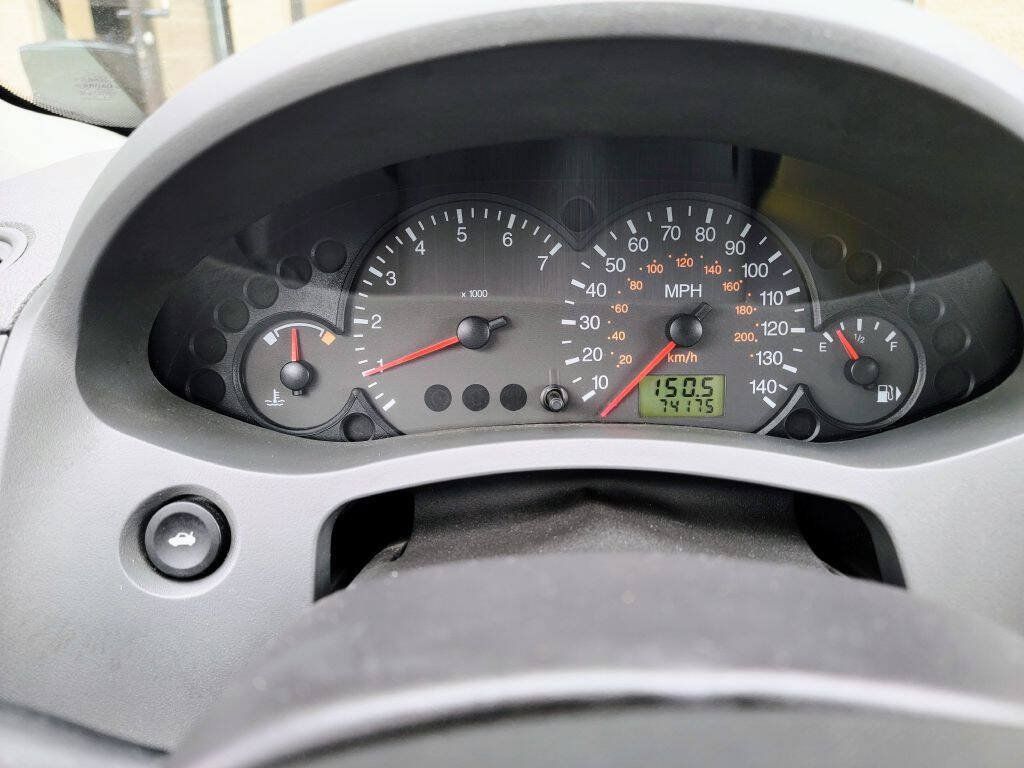 Used 2005 Ford Focus ZX4 Sedan FWD image 26