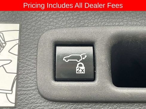 Used 2023 Toyota Sienna XLE FWD image 15