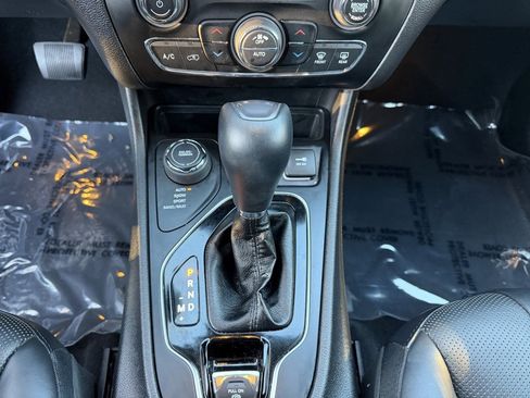 Used 2019 Jeep Cherokee Limited w/ Luxury Group image 27