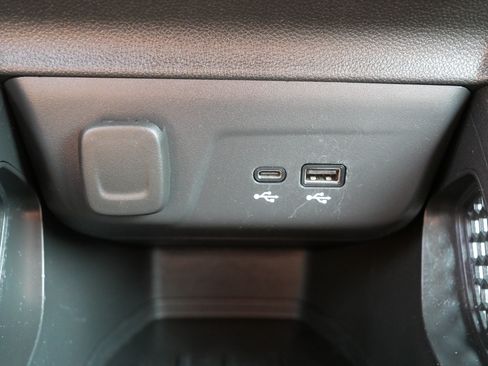 Used 2025 Chevrolet TrailBlazer LT AWD/4WD image 33
