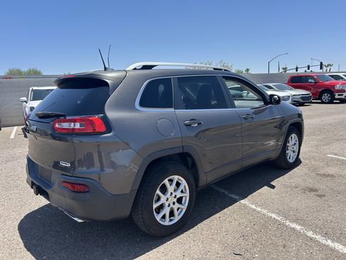 Used 2018 Jeep Cherokee Latitude Plus w/ Trailer Tow Group AWD/4WD image 4