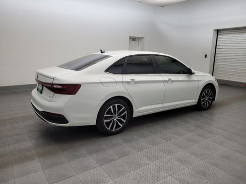Used 2025 Volkswagen Jetta SE FWD image 10