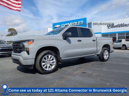 Used 2025 Chevrolet Silverado 1500 Custom image 1