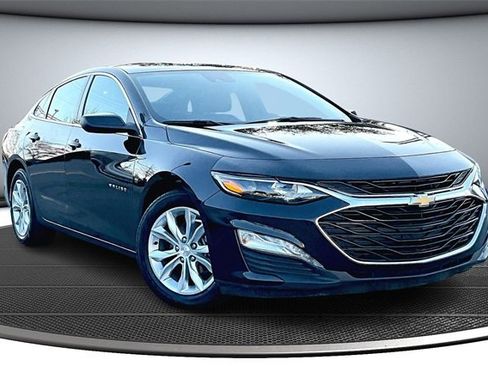 Used 2024 Chevrolet Malibu LT image 3