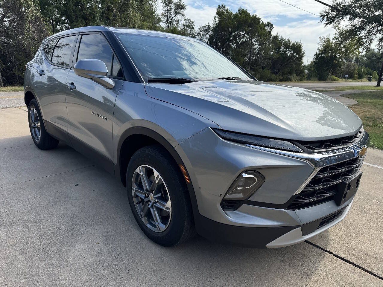 Used 2023 Chevrolet Blazer LT w/ Driver Confidence Package FWD image 2