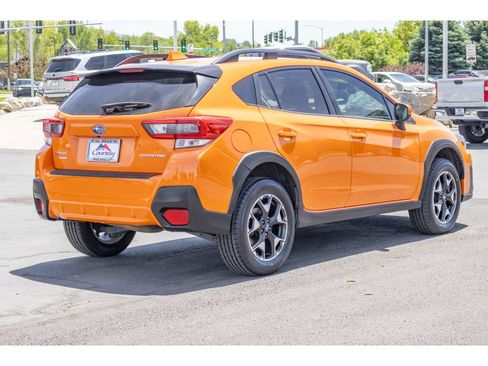 Used 2020 Subaru Crosstrek 2.0i Premium w/ Moonroof Package 1 AWD/4WD image 3