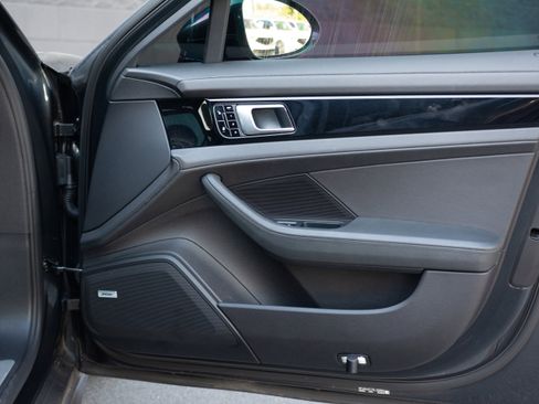 Certified 2017 Porsche Panamera image 25