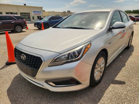 Used 2017 Hyundai Sonata SE FWD image 1