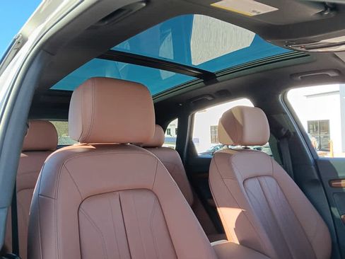 Used 2023 Audi Q5 Premium w/ Convenience Package image 12