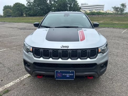 Used 2025 Jeep Compass Trailhawk AWD/4WD image 3