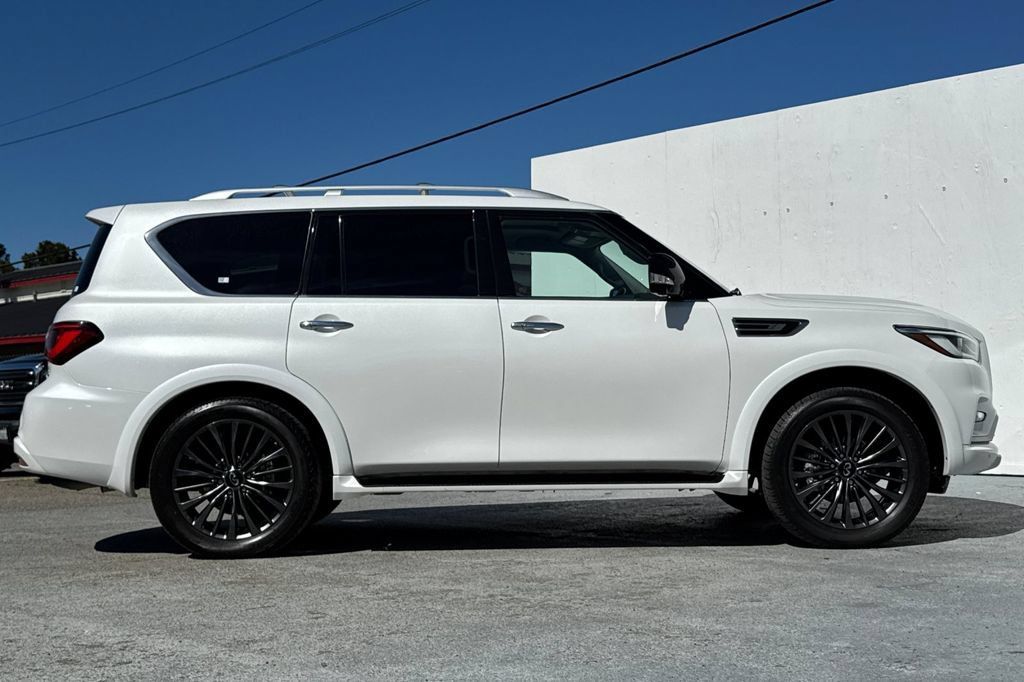 Used 2023 INFINITI QX80 Premium Select w/ Cargo Package AWD/4WD image 2