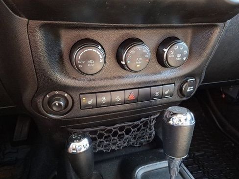 Used 2014 Jeep Wrangler Unlimited Sahara w/ Dual Top Group AWD/4WD image 21