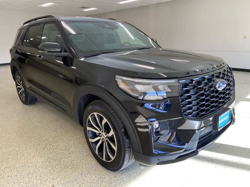 New 2026 Ford Explorer ST-Line image 3