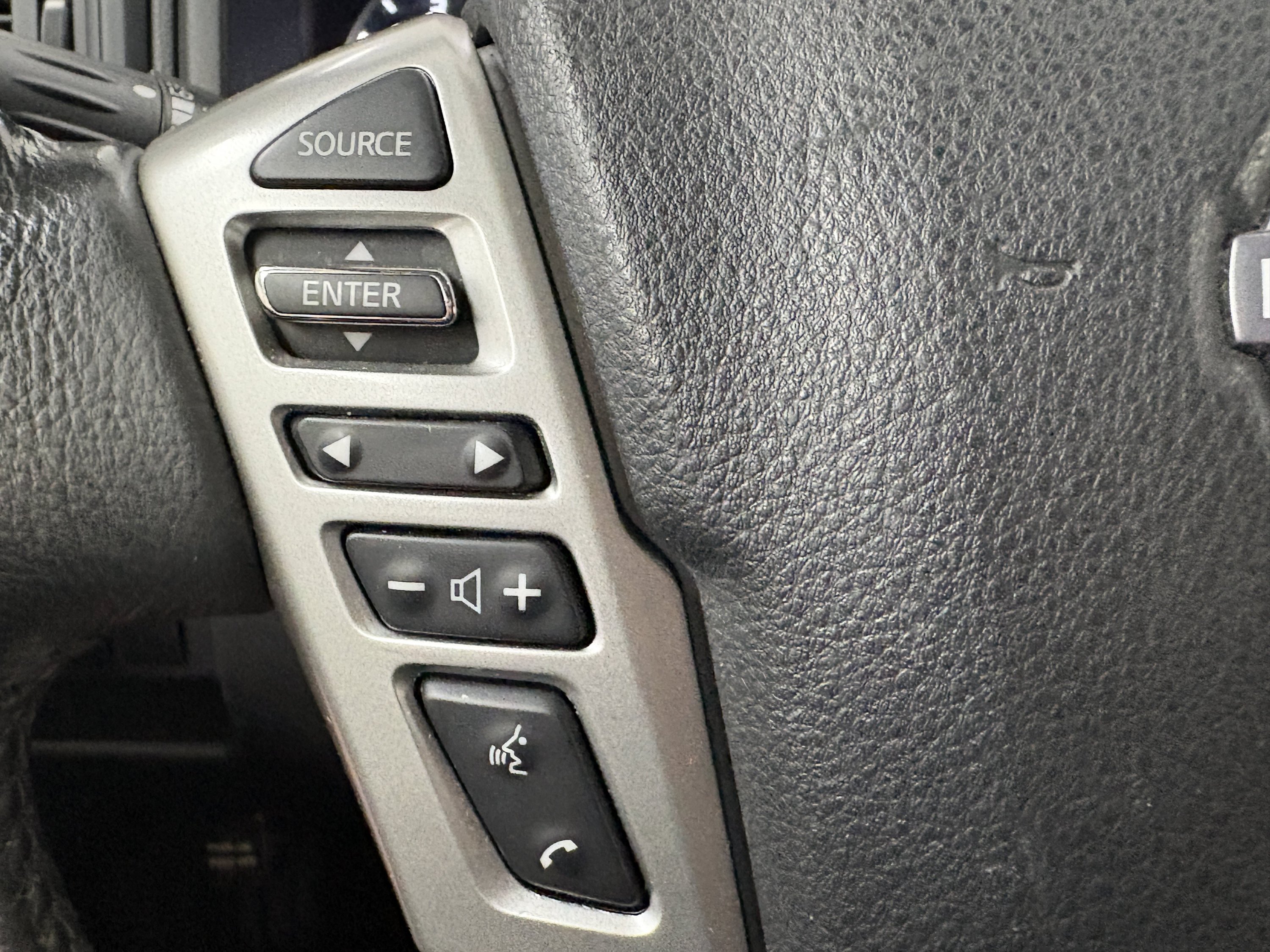 Used 2024 Nissan Titan SV w/ SV Convenience Package AWD/4WD image 29
