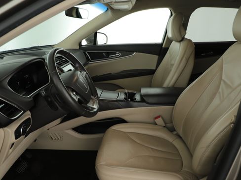Used 2019 Lincoln Nautilus Select w/ Cargo Utility Package FWD image 6