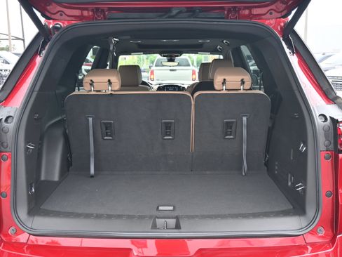 Used 2023 Chevrolet Traverse Premier FWD image 33