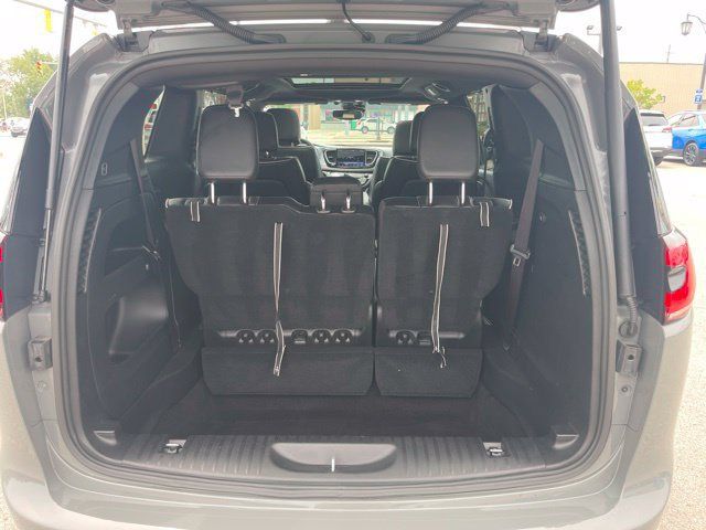 Used 2025 Chrysler Pacifica Limited FWD image 39
