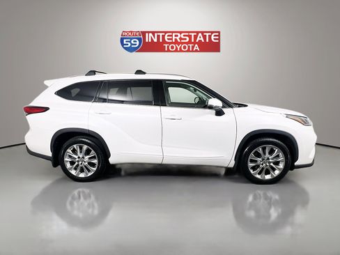 Used 2023 Toyota Highlander Limited image 8