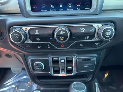 Used 2023 Jeep Gladiator Overland image 24