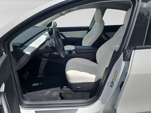 Used 2021 Tesla Model Y Long Range AWD/4WD image 20