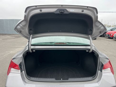Used 2025 Hyundai Elantra SEL image 32
