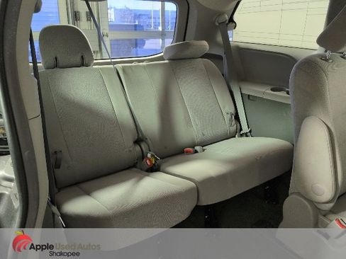 Used 2016 Toyota Sienna L image 27