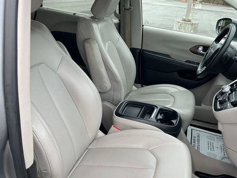 Used 2021 Chrysler Voyager Lxi image 29