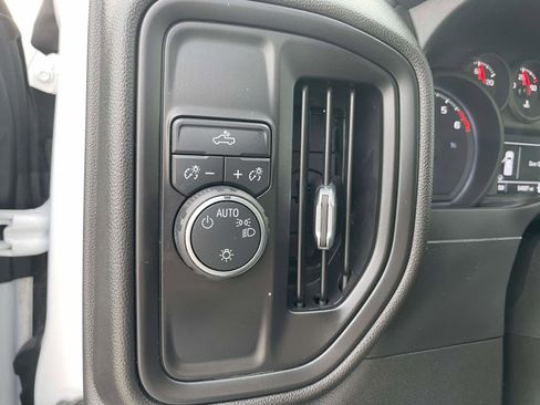 Used 2019 Chevrolet Silverado 1500 Custom w/ Custom Value Package image 18