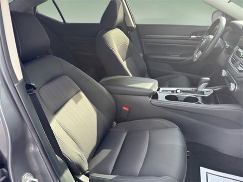 Used 2024 Nissan Altima 2.5 SV w/ SV Premium Package image 17