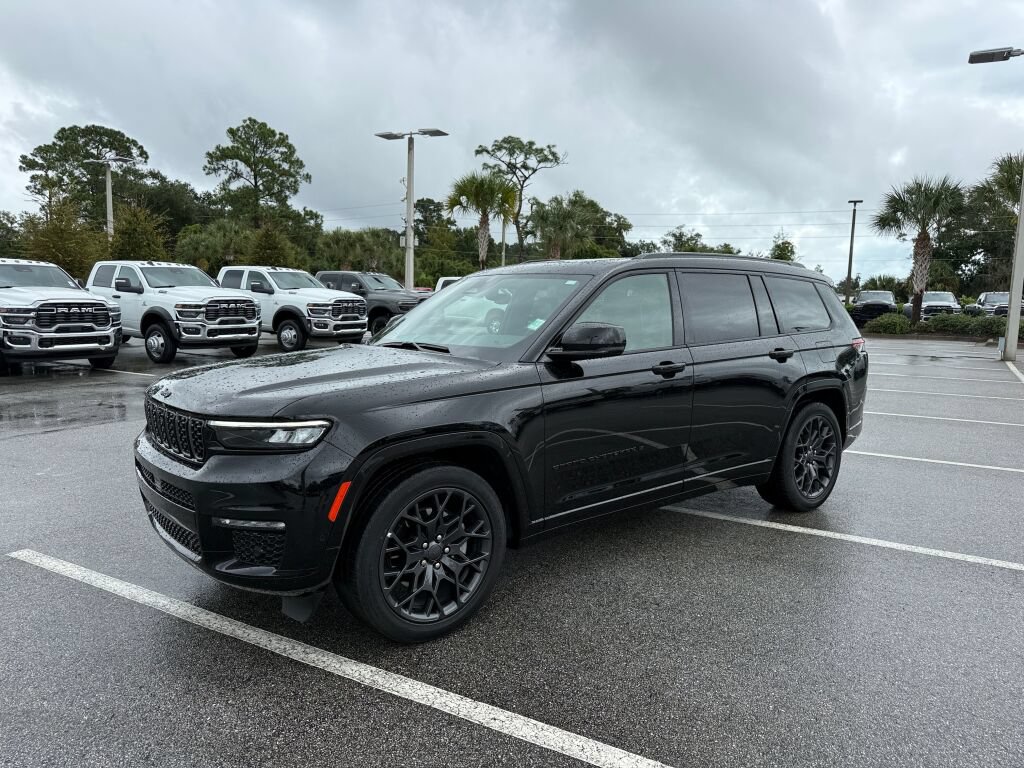 Used 2025 Jeep Grand Cherokee L Summit w/ Obsidian Package AWD/4WD image 7