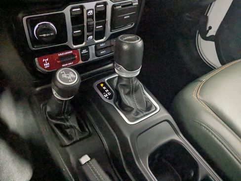 Used 2025 Jeep Gladiator Mojave AWD/4WD image 20