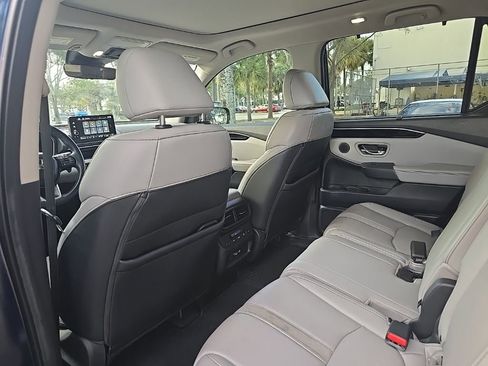 Used 2023 Honda Pilot Touring image 29