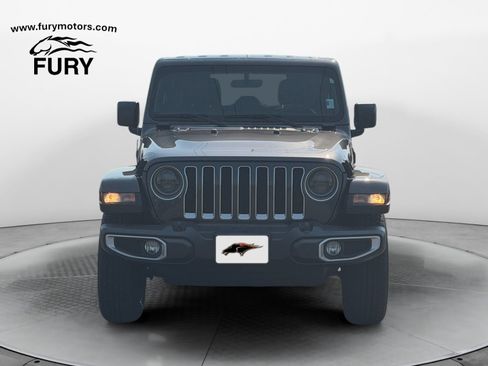 Used 2018 Jeep Wrangler Unlimited Sahara AWD/4WD image 9