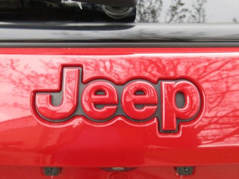 Used 2023 Jeep Compass Limited image 9