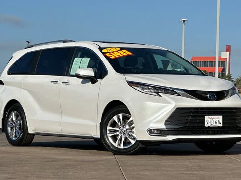 Certified 2023 Toyota Sienna Limited image 2