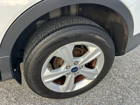 Used 2016 Ford Escape SE FWD image 12