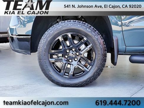 Used 2026 Chevrolet Silverado 1500 LT Trail Boss w/ LPO, Dark Essentials Package AWD/4WD image 7
